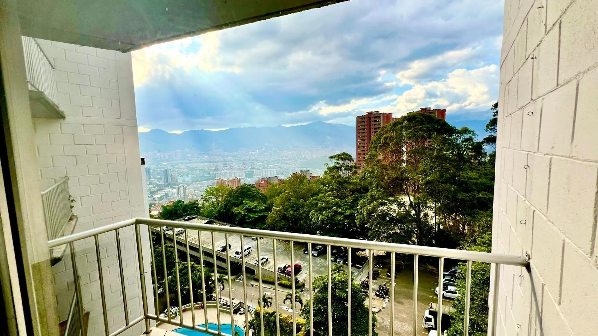 Medellin Parque Lleras Poblado Palmas Apartment