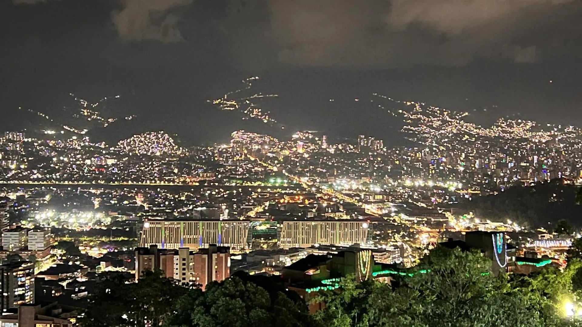 Medellin Parque Lleras Poblado Palmas Apartment